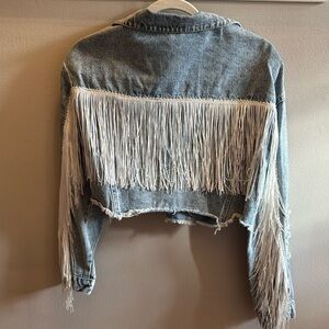 NWOT Jean jacket with white fringe. Size L 8/10.